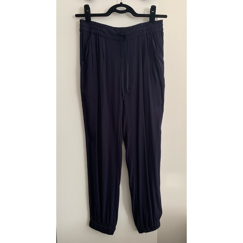 Aritzia Talula navy dressy jogger style pants